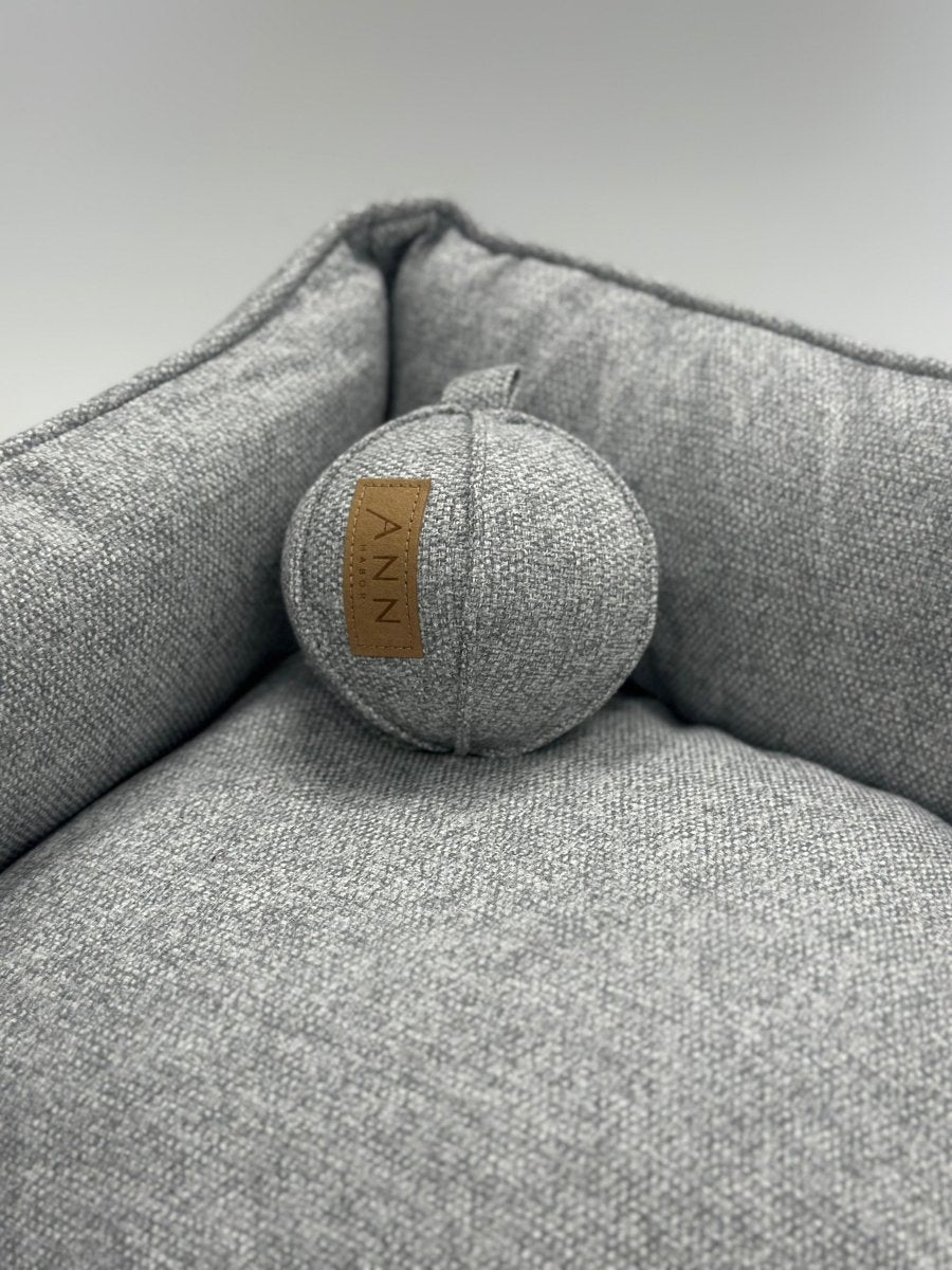 Ann Habor - Bold Hundelegetøj - Lysegrå - animondo.dk - AH0206