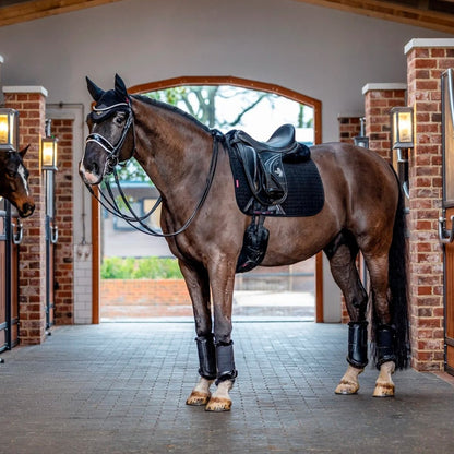 LeMieux Suede Dressage Square Sadelunderlag - Sort - animondo.dk